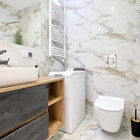 شقة 3l Kollataja 7a *